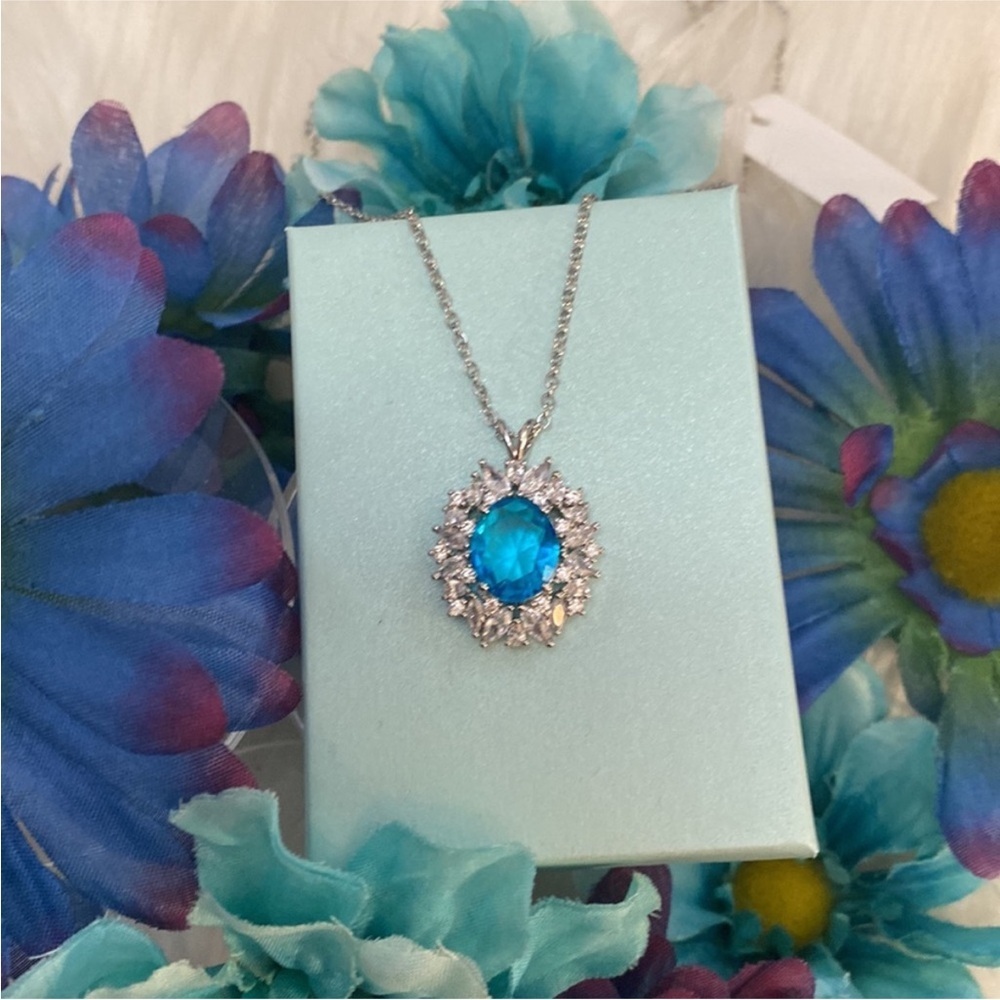 Blue Topaz Gemstone Pendant Necklace NEW! - Picture 5 of 5